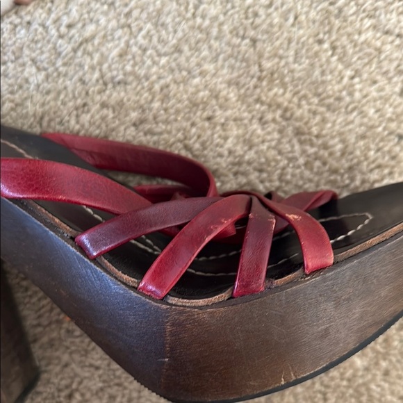 KORS Michael Kors Red Platform Sandals with wooden platform - Picture 10 of 15